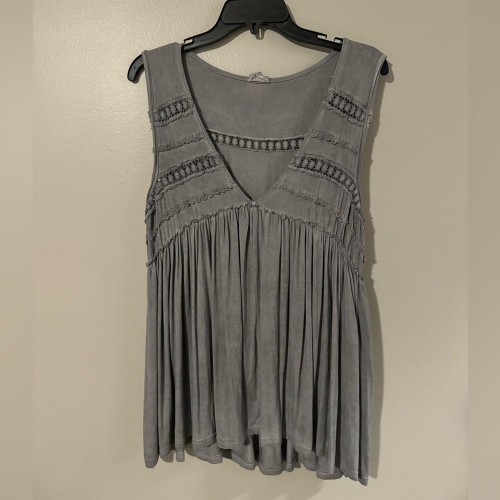 POL Anthropologie Grey Blue Flowy Shirt